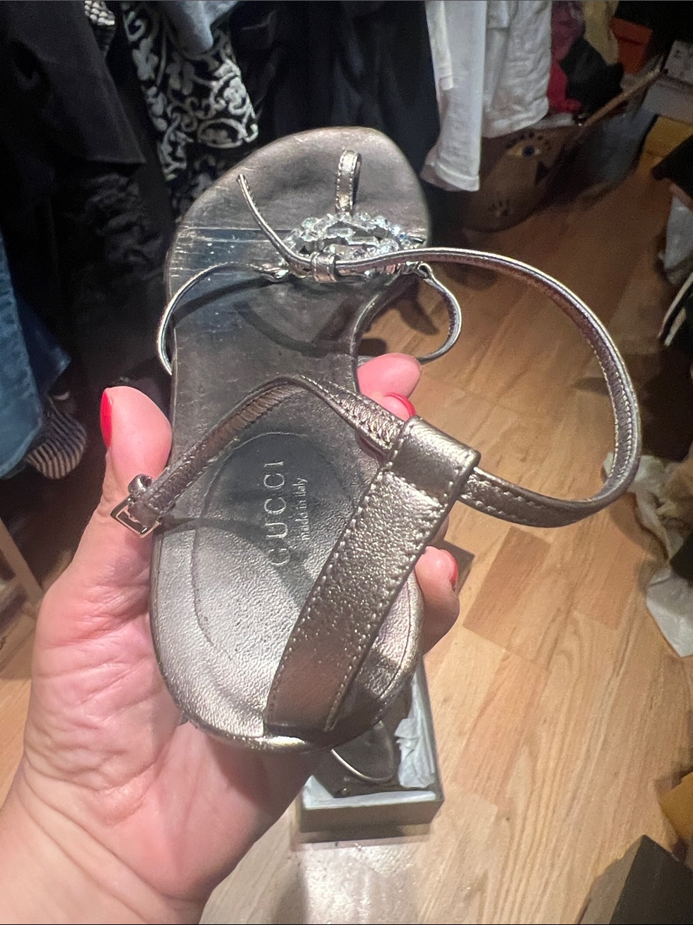 Gucci Metallic Black Crystal T-Shaped Strap Sandals - Picture 5 of 7